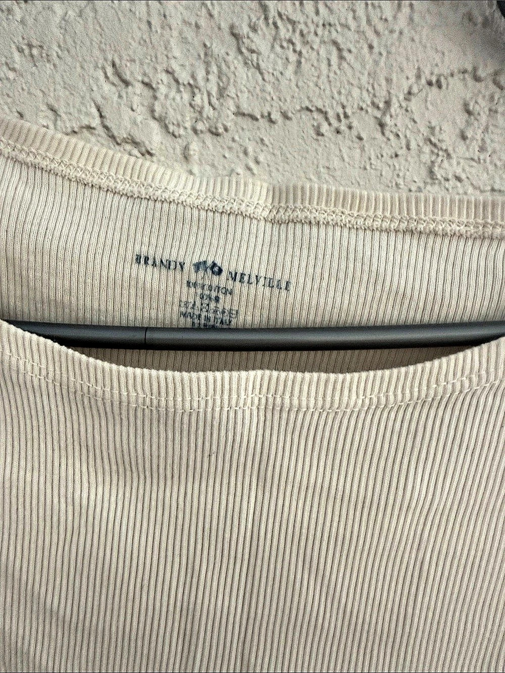 Brandy Melville Ribbed Long Sleeve Top in Cream Size s gently used - Picture 2 of 4